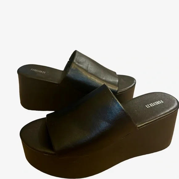 A pair of faux leather sandals Black forever21 - Picture 2 of 4